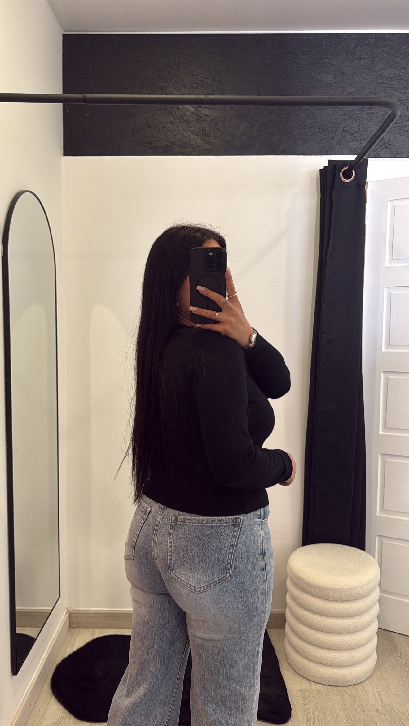 Cardigan preto com botões dourado