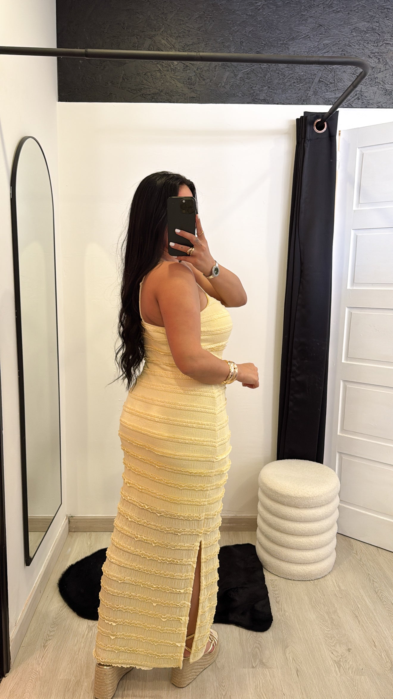 Vestido drapeado com detalhe dourado - amarelo