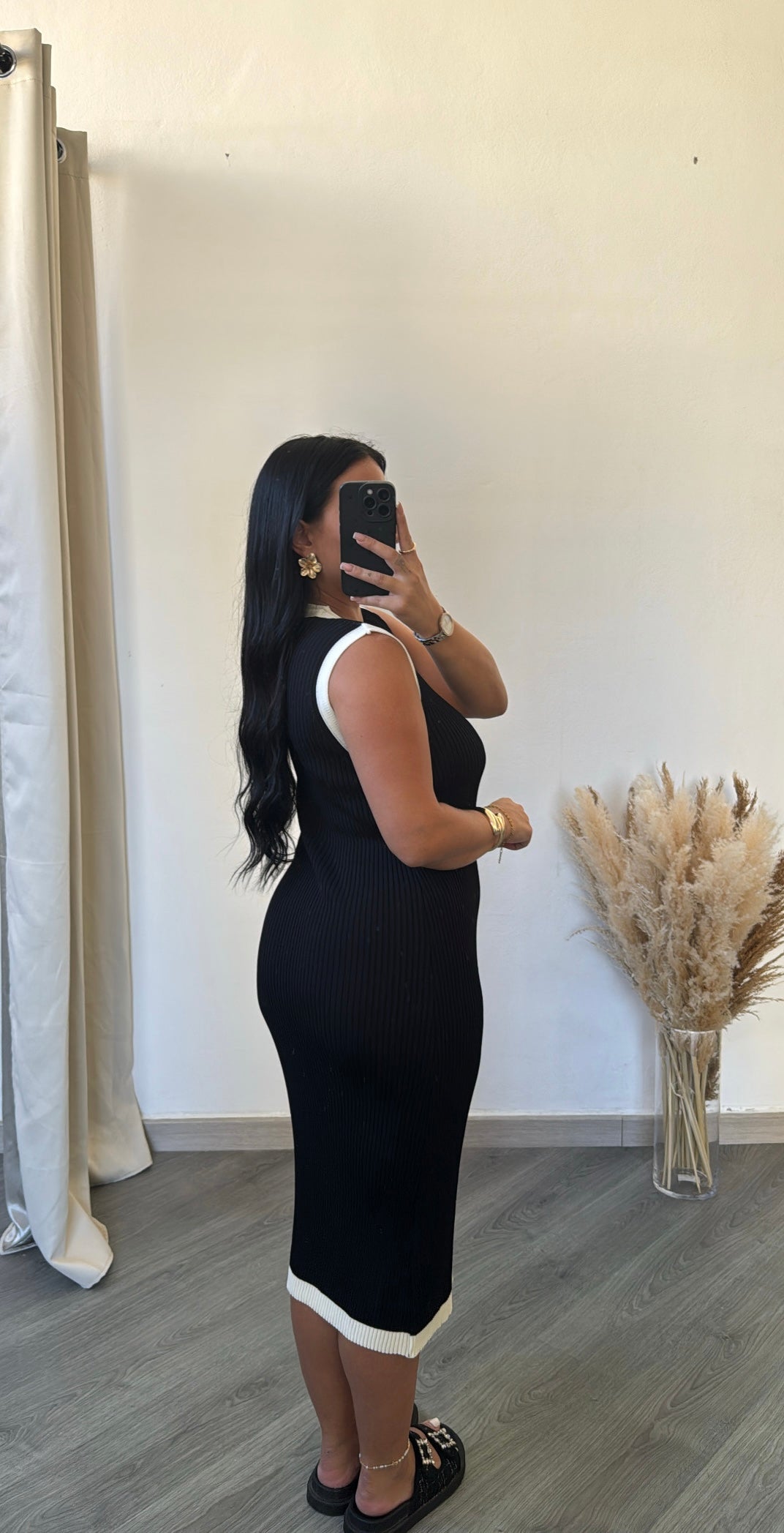 Vestido midi bicolor com botões frontais