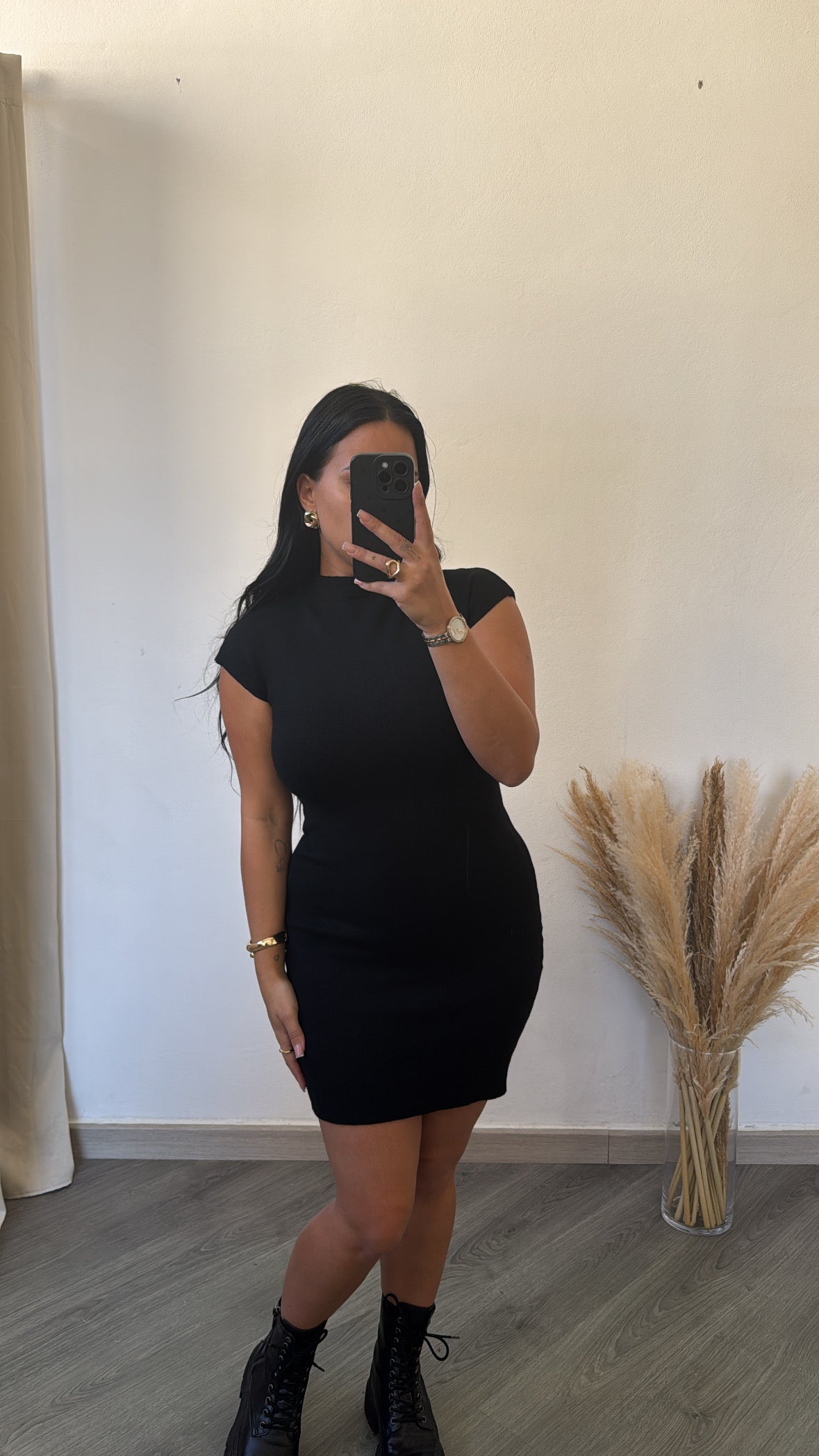 Vestido curto justo - PRETO