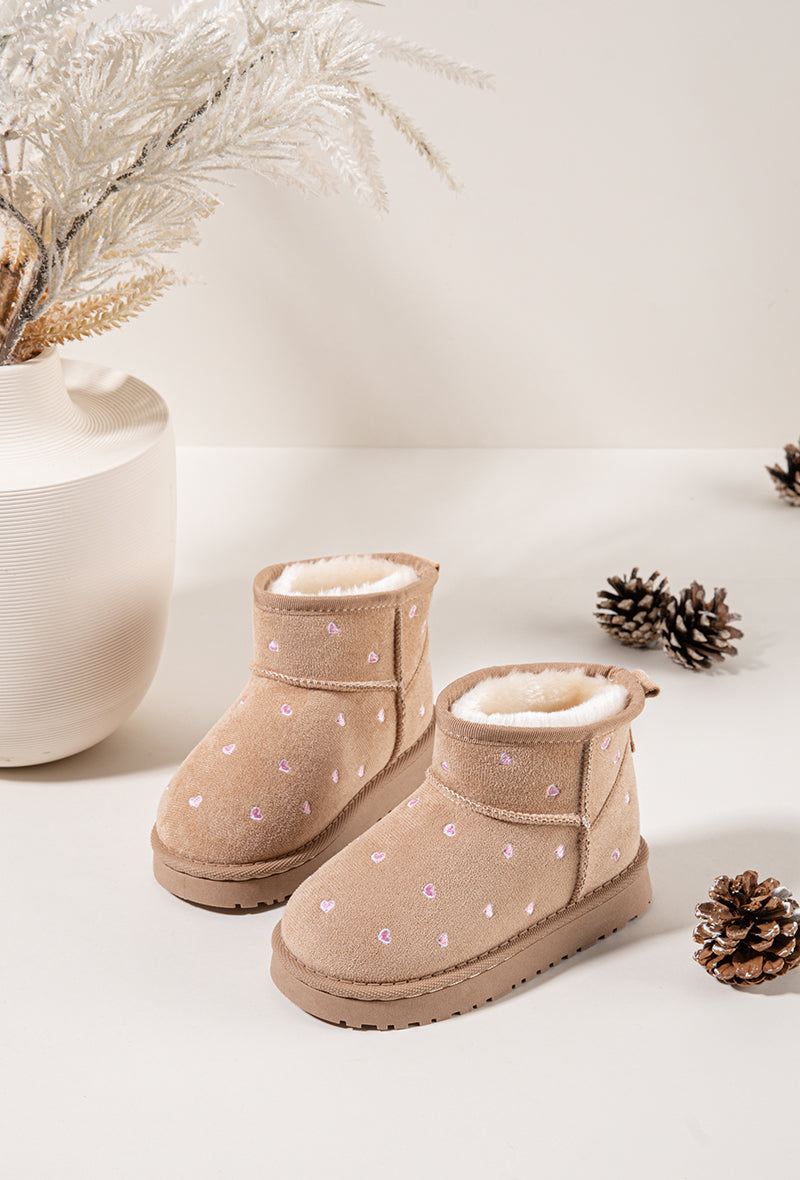 Botas forradas corações