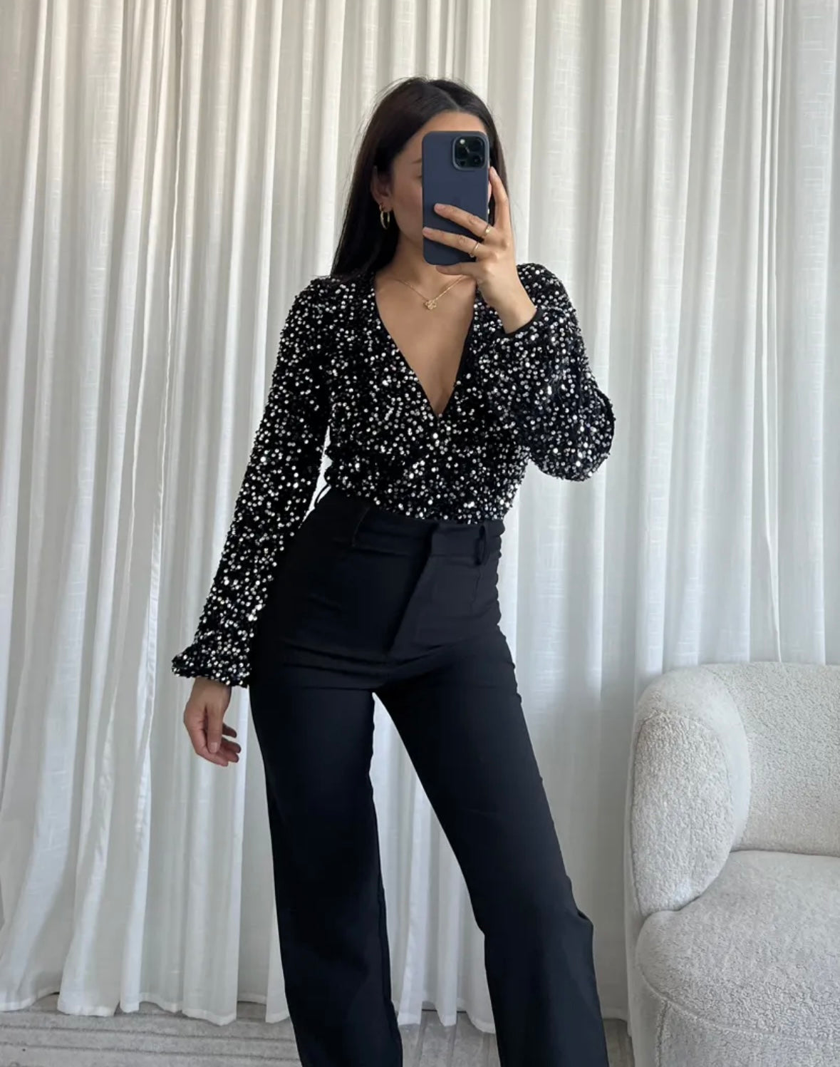 Body com lantejoulas prateadas