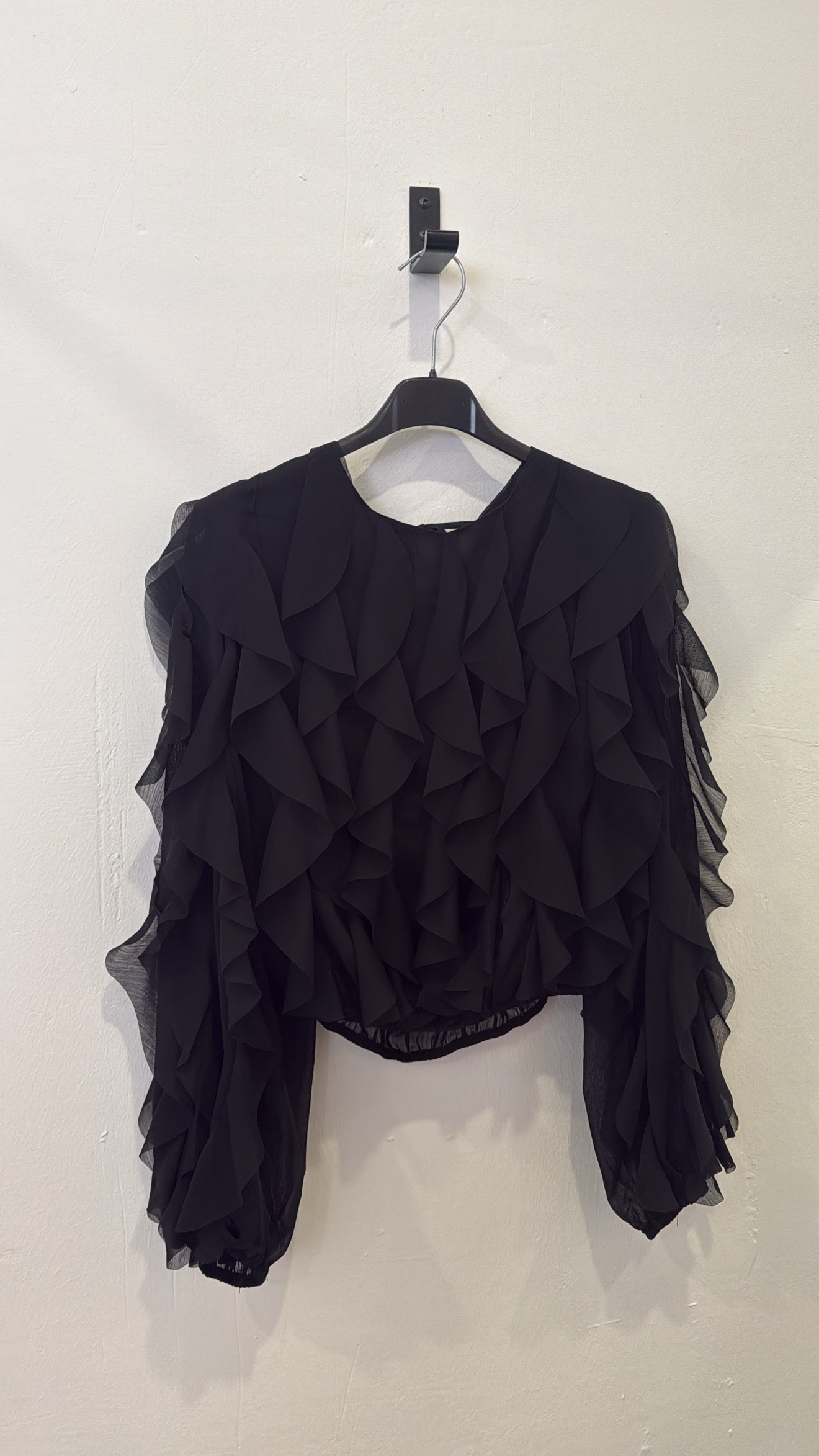 Blusa preta com babados