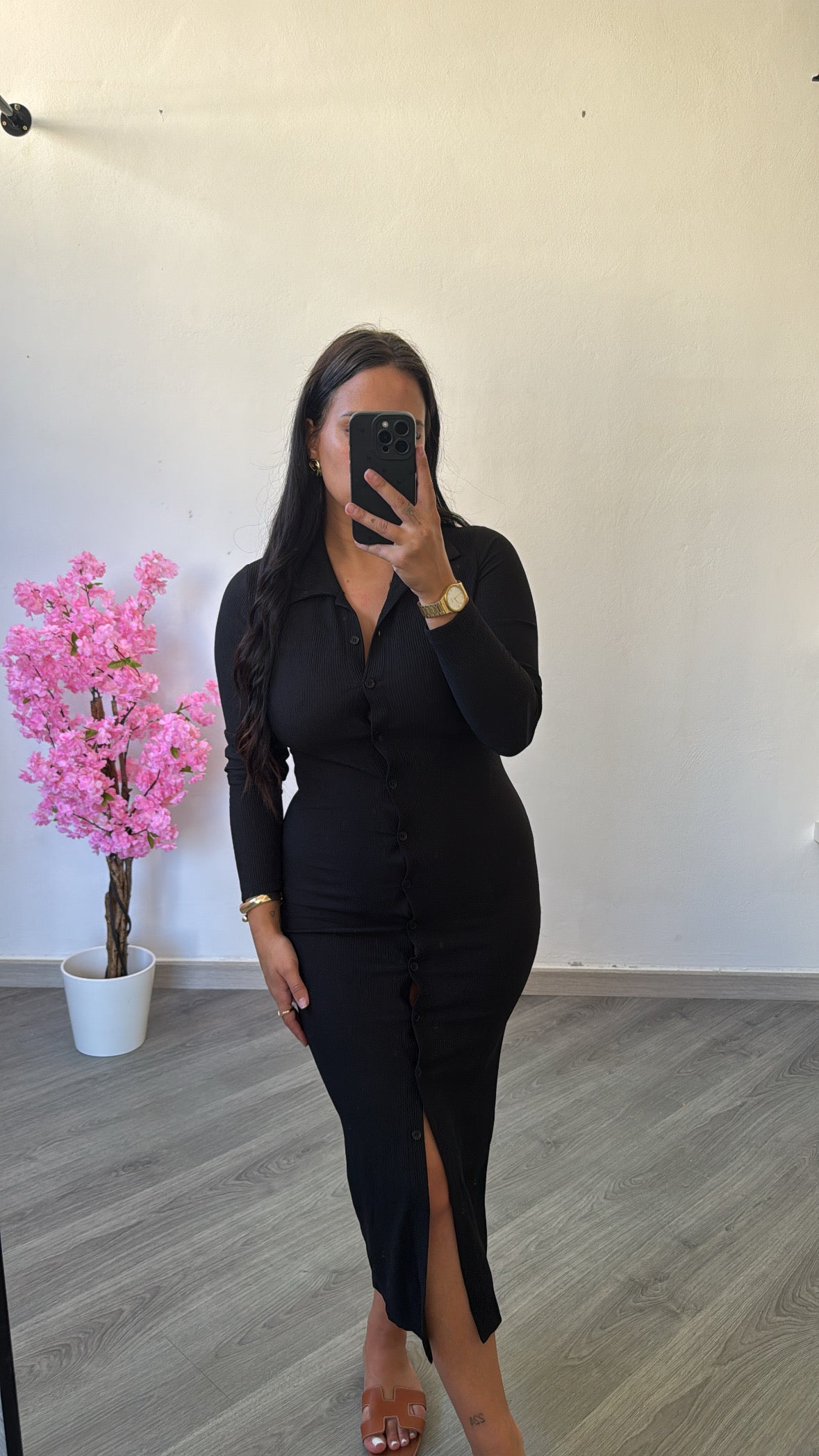 Vestido midi canelado com botões