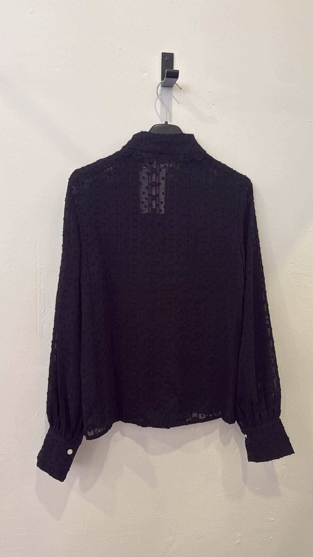 Camisa em renda - preto