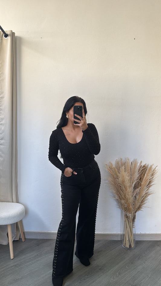 Calça Wide Leg preta com tachas