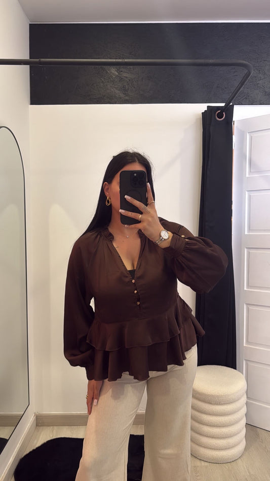 Blusa acetinada com babados