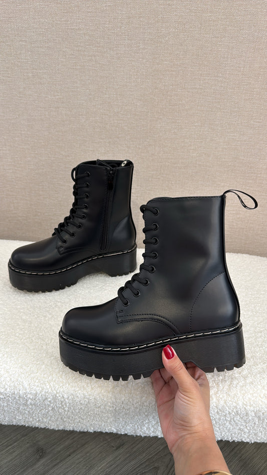 Botas militares pretas