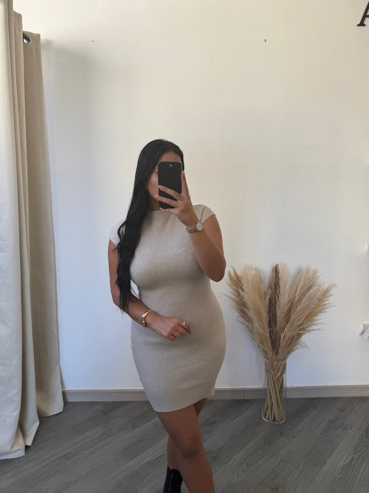 Vestido curto justo - BEGE