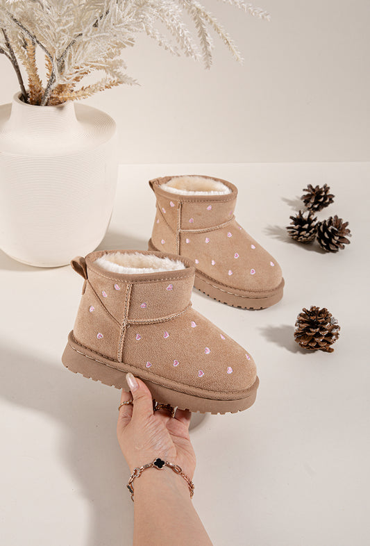 Botas forradas corações