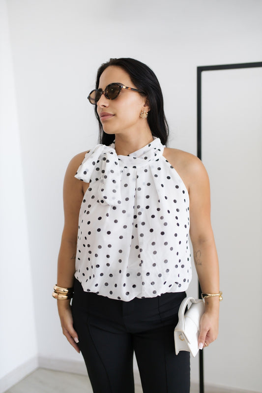 Blusa bolinhas com laço