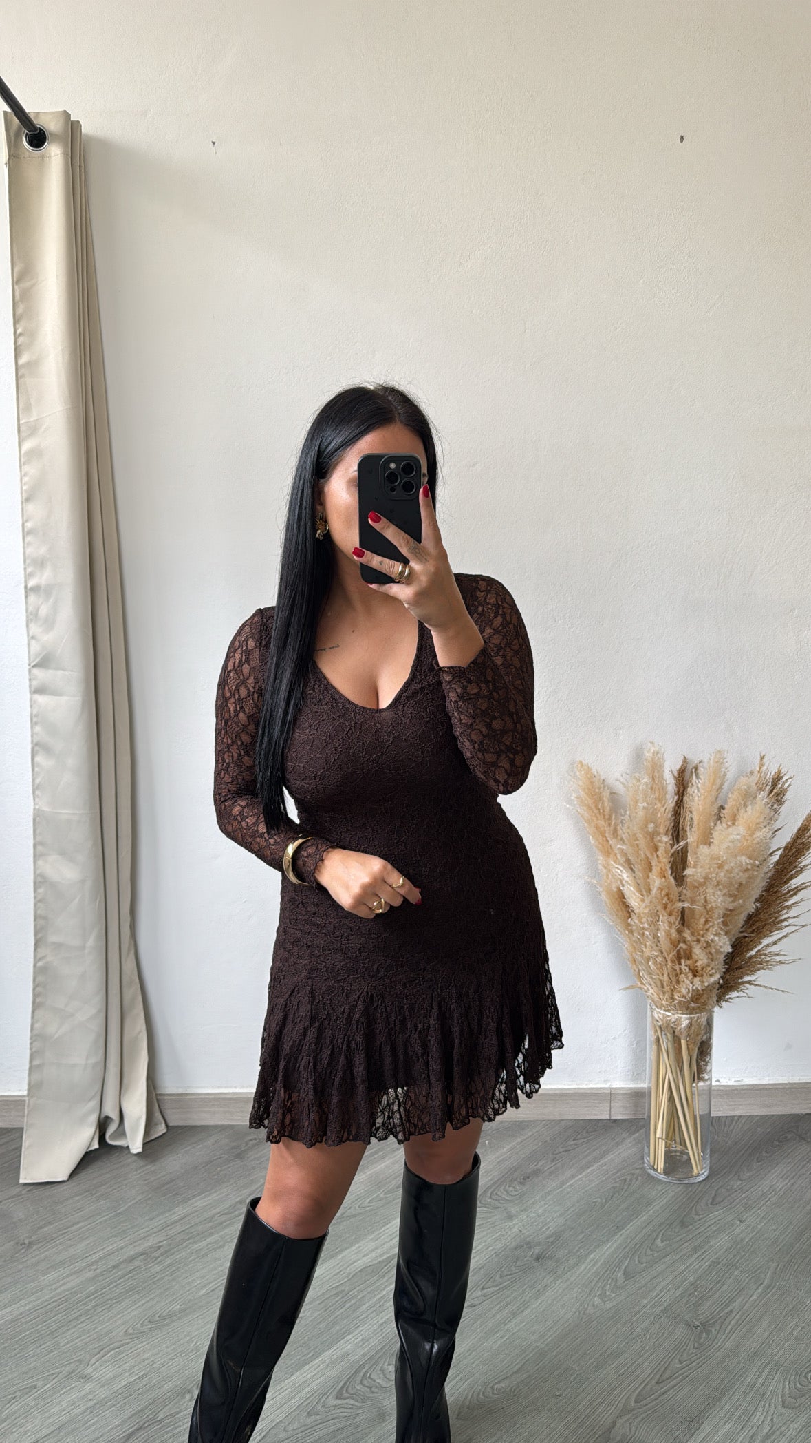 Vestido rendado castanho