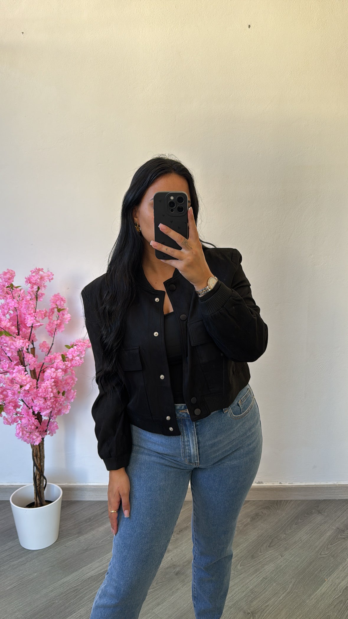 Bomber curto em camurça preto