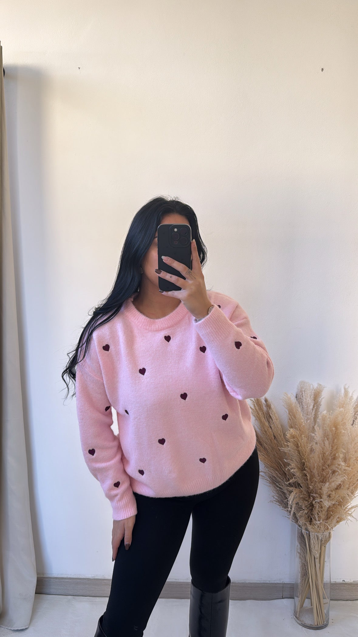 Camisola de malha rosa com corações