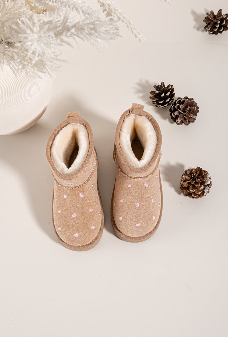 Botas forradas corações