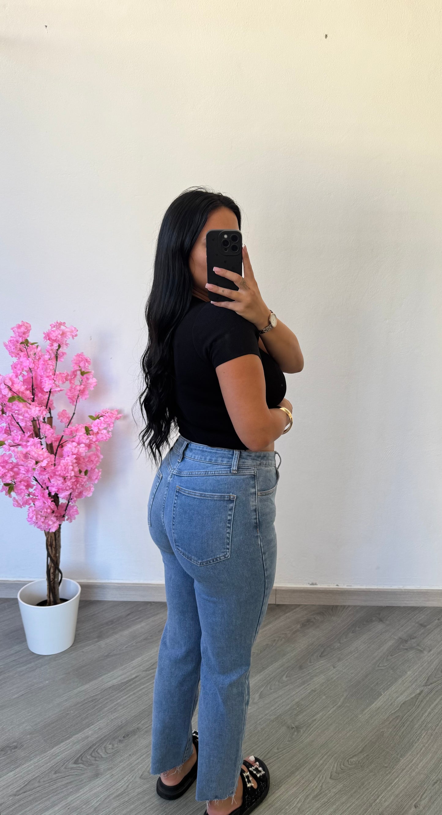 Top básico de malha preto