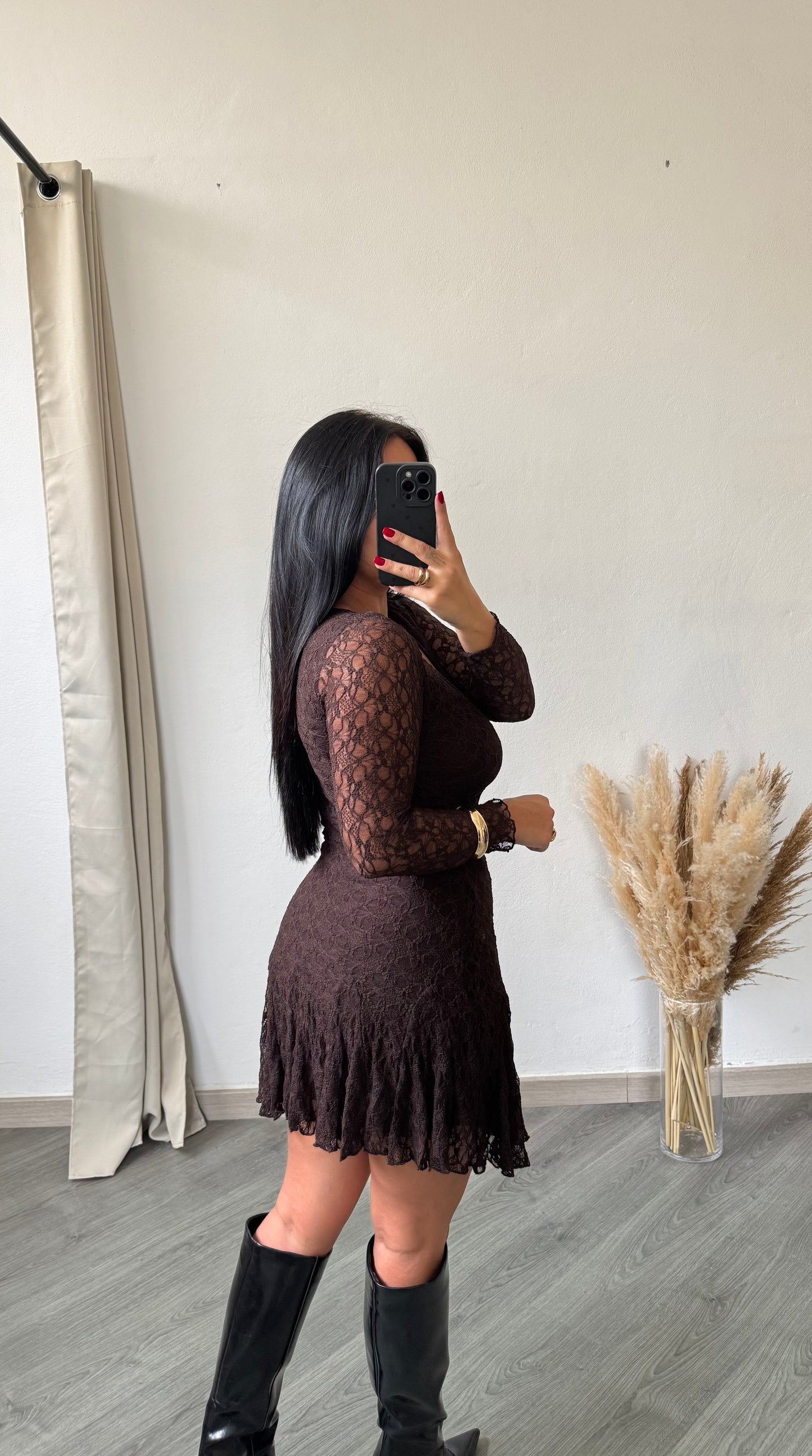 Vestido rendado castanho