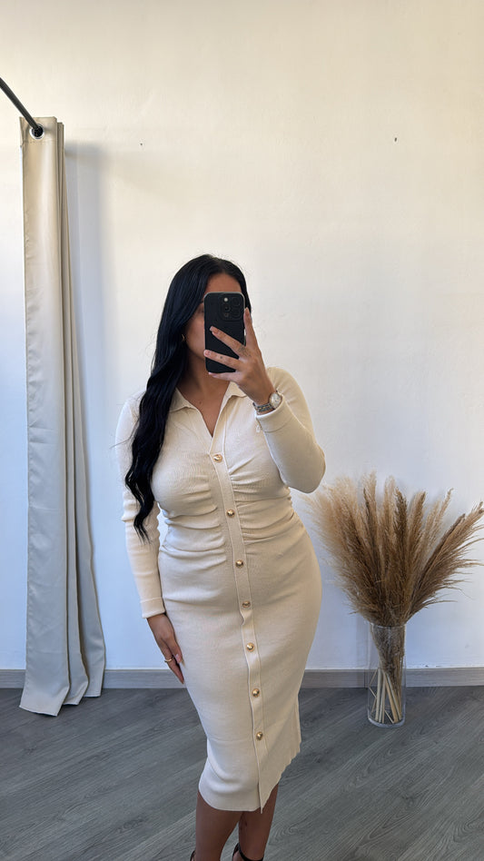 Vestido midi bege com botões dourados