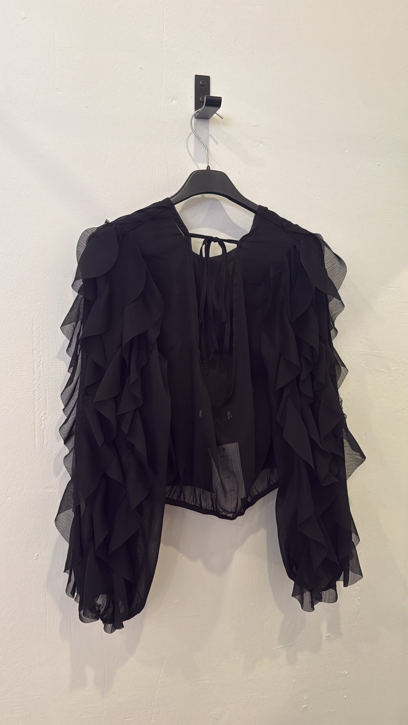 Blusa preta com babados