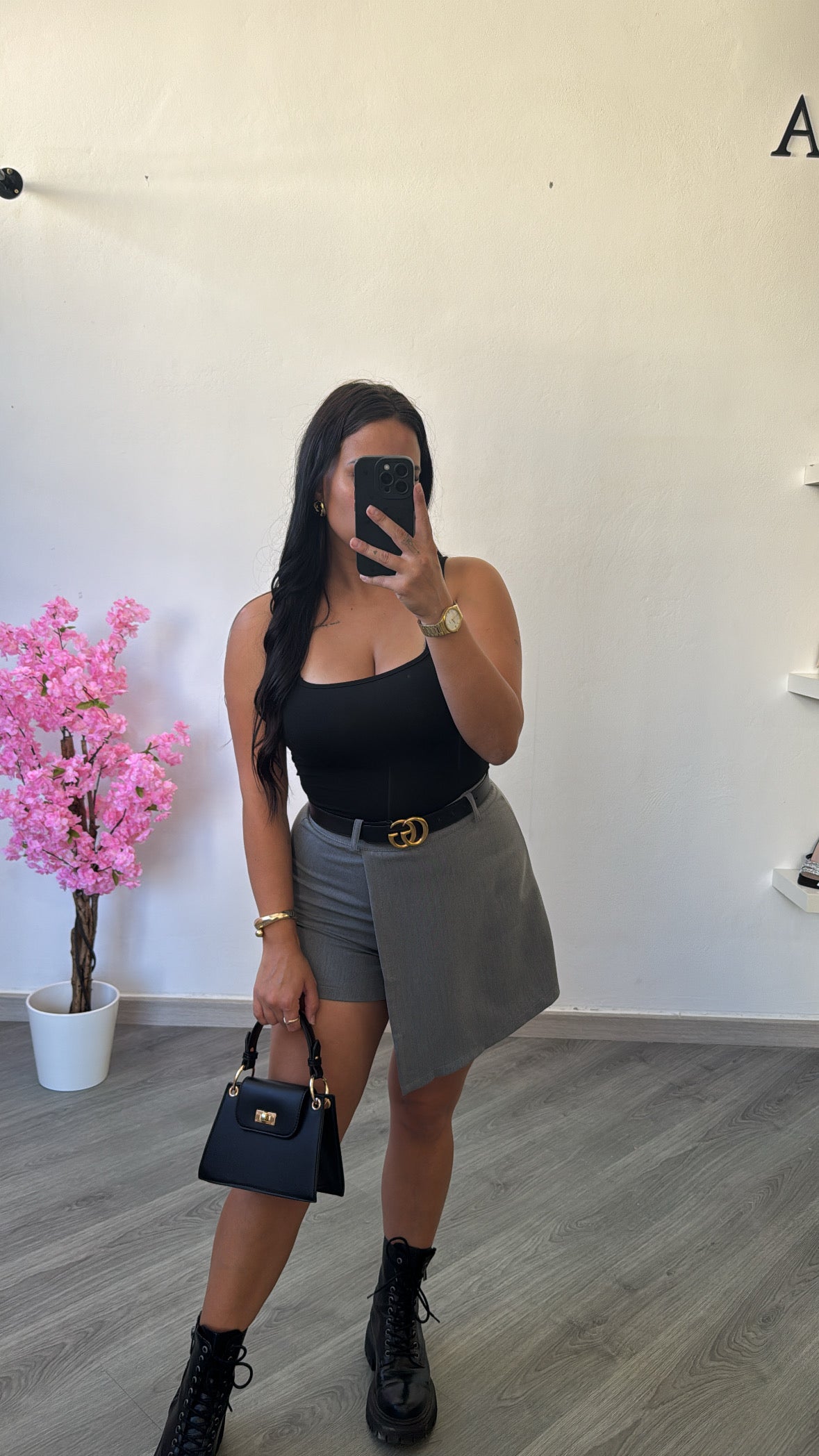 Saia-calção cinzenta