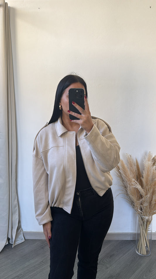 Bomber bege em camurça