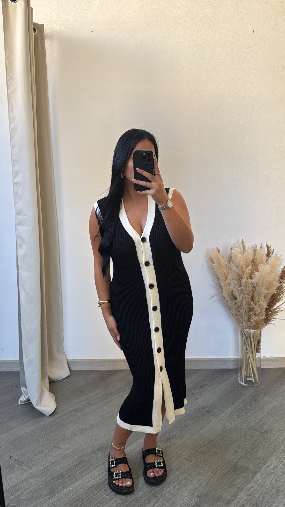 Vestido midi bicolor com botões frontais