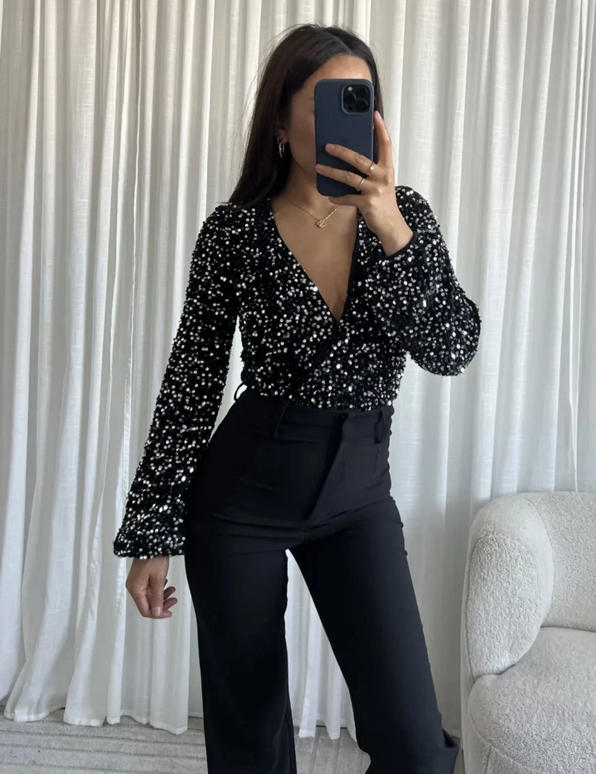 Body com lantejoulas prateadas