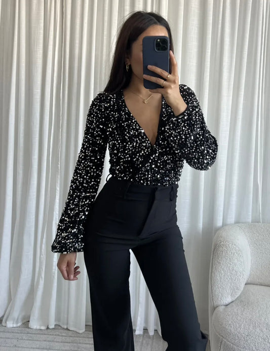 Body com lantejoulas prateadas