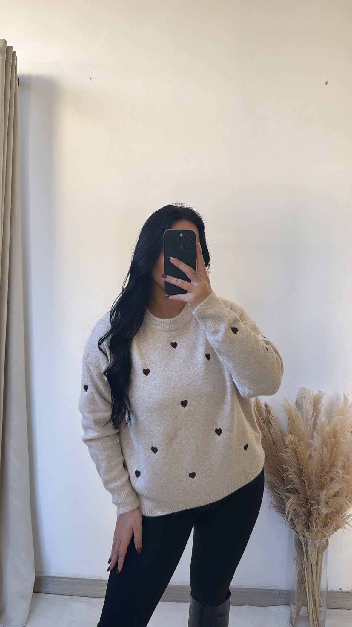 Camisola de malha bege com corações