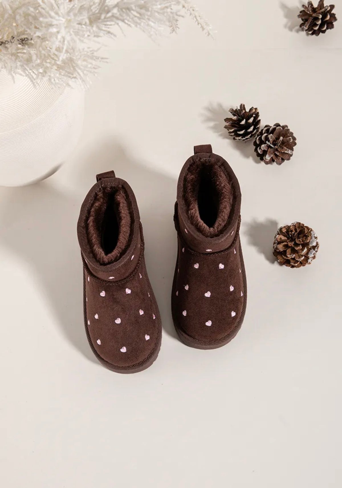 Botas castanhas com corações rosa – cano alto