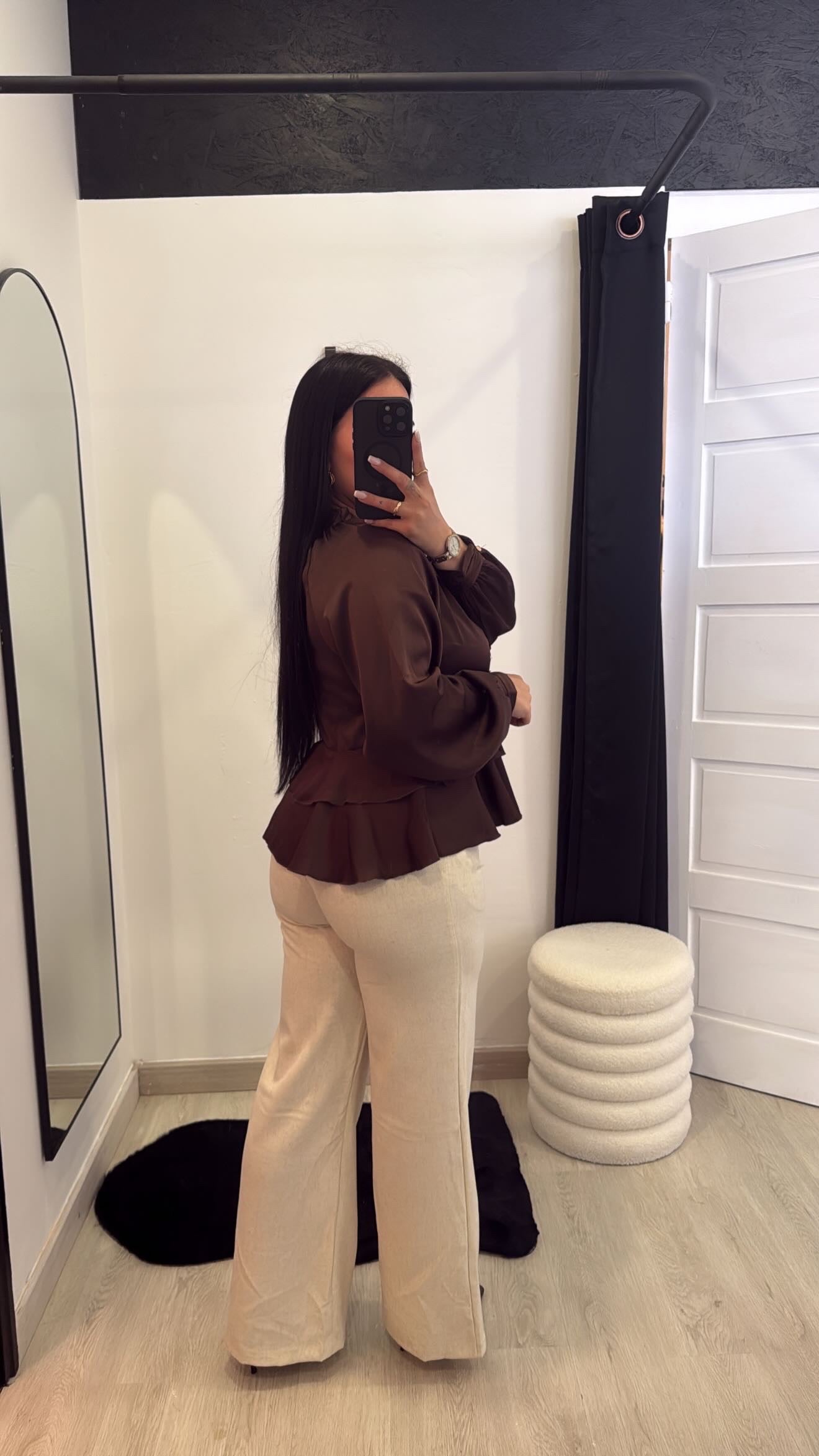 Blusa acetinada com babados