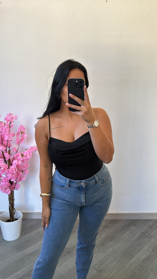 Body preto com decote drapeado